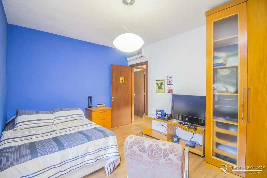 Imagem Casa com 3 Dormitórios, Sendo 1 com Closet, Sótão e Pátio em Condomínio