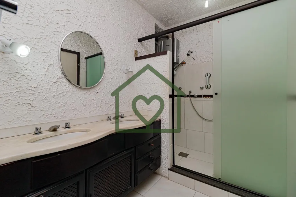 Imagem Apartamento de frente, com 3 dormitórios e três sacadas, sendo nos 2 dormitorios e na sala, propor...