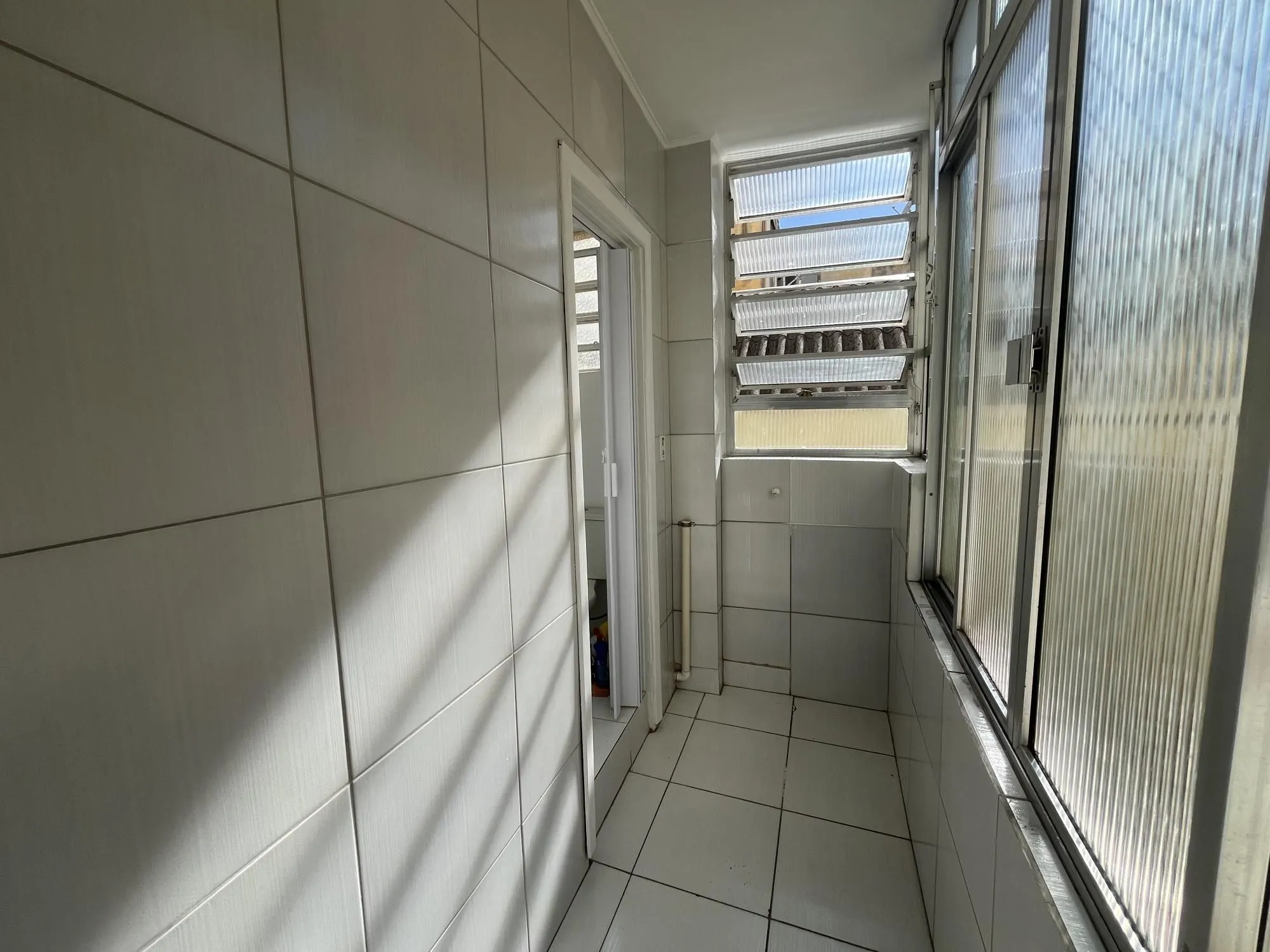 Imagem Reformado! Apartamento de 2 quartos no centro de Porto Alegre