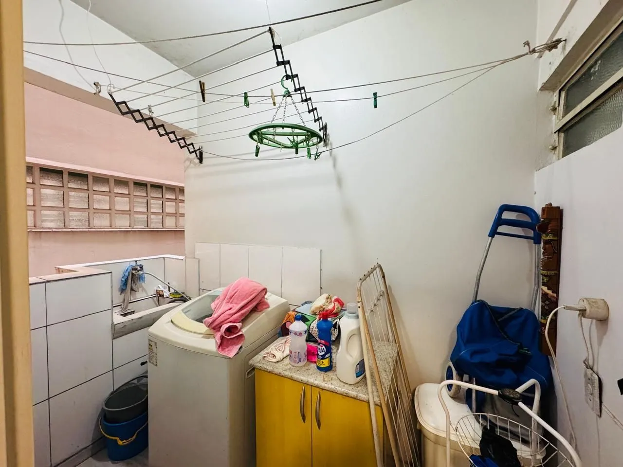 Imagem Apartamento Semimobiliado com 3 Dormitórios, 1 Suíte e Elevador