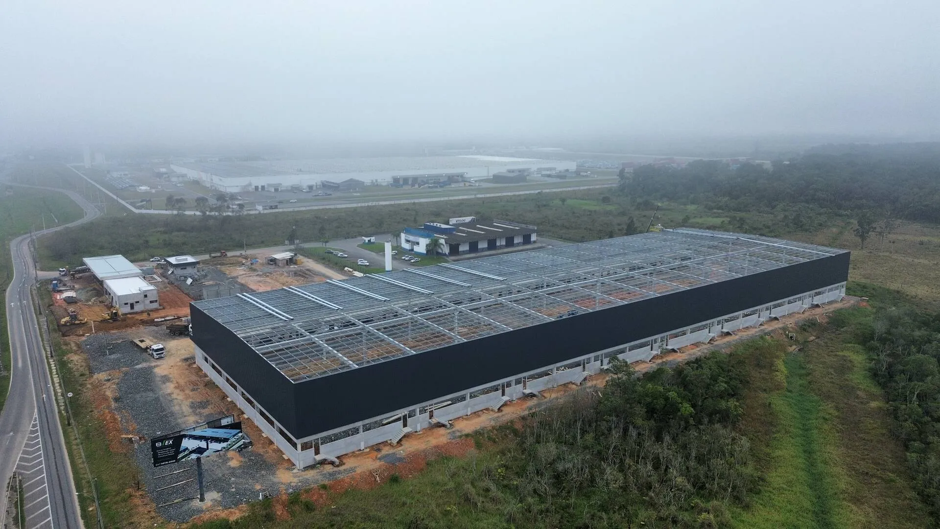 GALPÃO LOGÍSTICO COM DOCAS BR 101