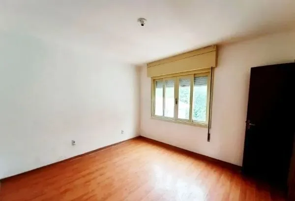 Imagem Apartamento no Petrópolis de 3 dormitórios e 2 vagas DESOCUPADO