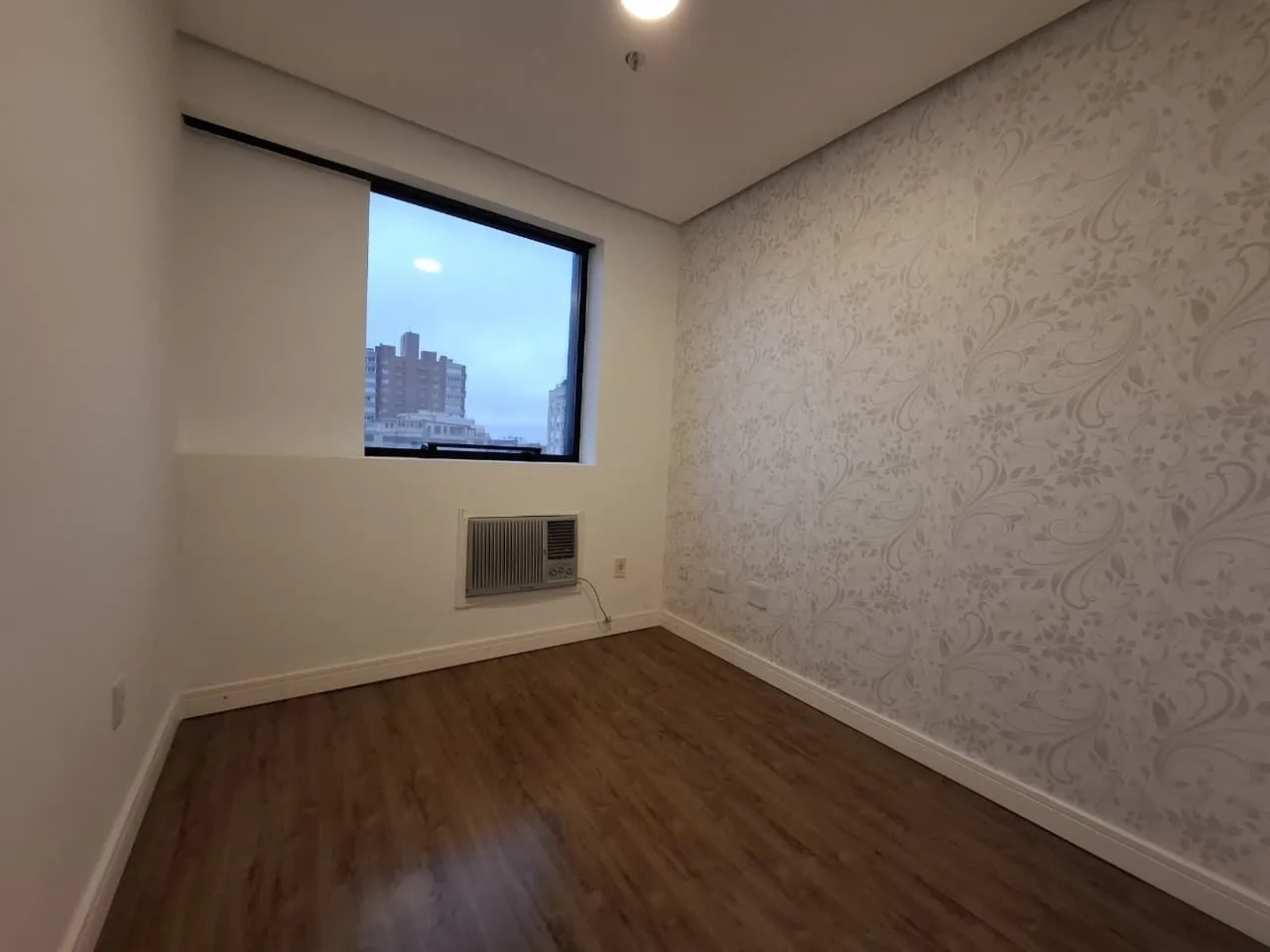 Imagem Sala comercial à venda em Porto Alegre, Auxiliadora, 35.56m2