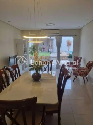 Imagem Sobrado amplo com ambientes bem distribuídos, ideal para quem busca conforto e espaço para a famí...