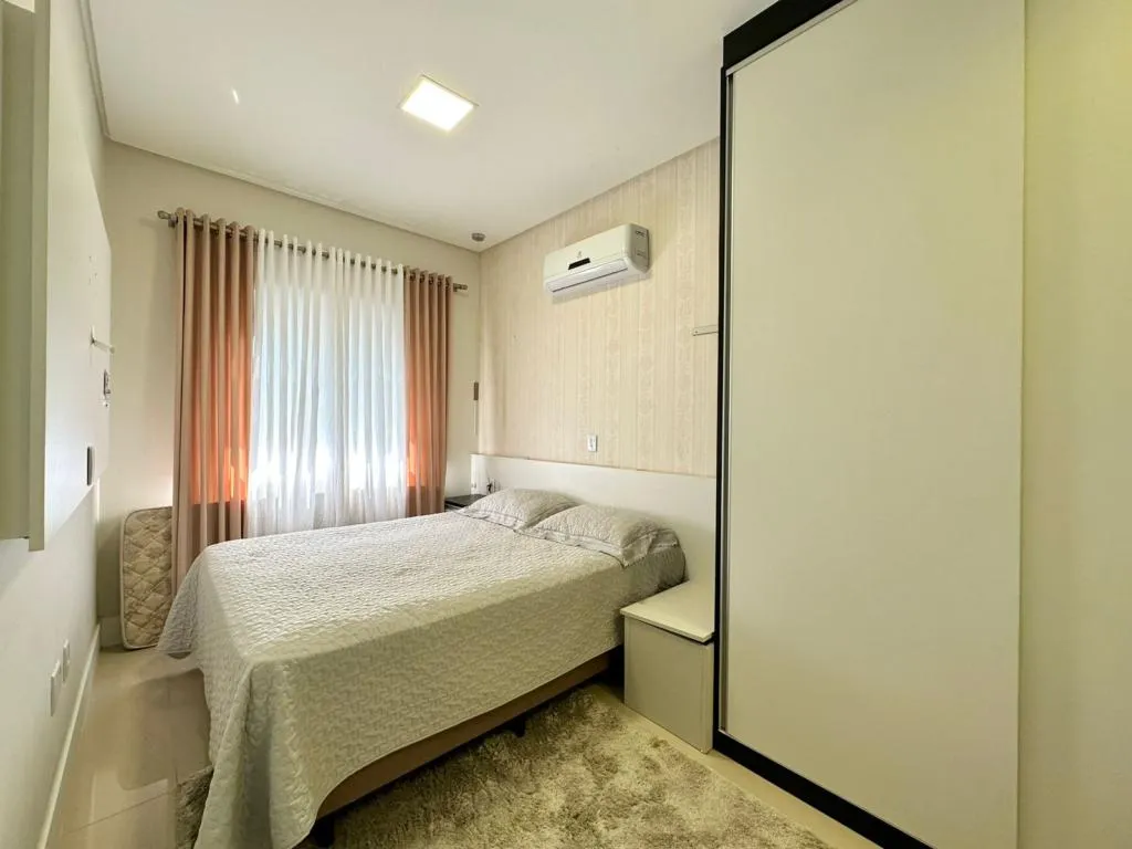 Imagem Casa em Condominio 4 Dormitórios - Bairro --
