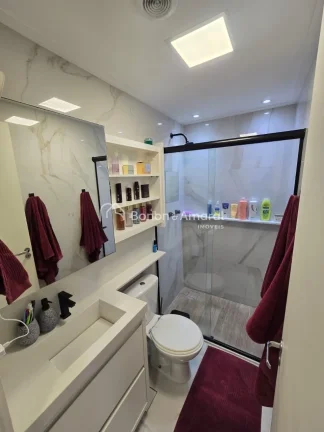 Imagem Com 68 m² de área útil, este apartamento totalmente reformado combina conforto, sofisticação e ...