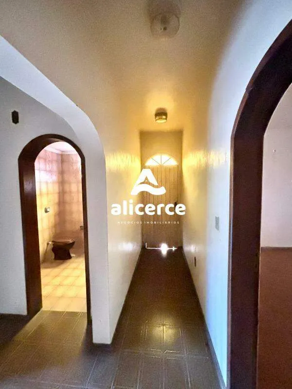 Imagem Casa com 4 Quartos e 3 banheiros à venda, 320m² no bairro Balneário em Florianópolis