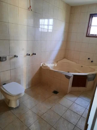 Imagem Excelente casa de três dormitórios em ótima localização