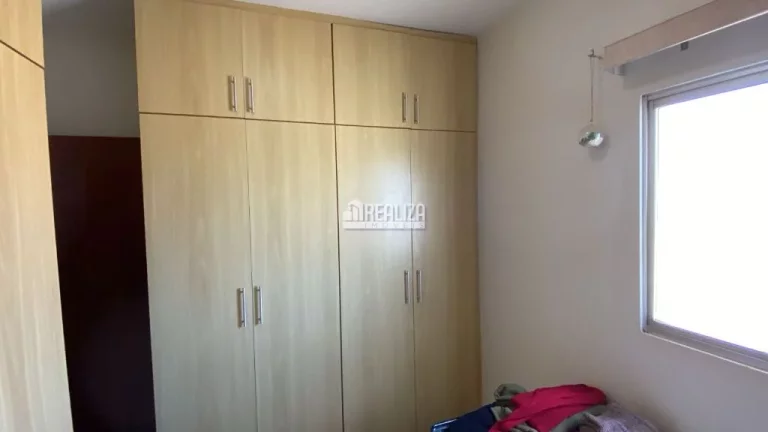 Imagem Apartamento com 3 dormitórios e suíte no Condomínio Edifício Fabiana, em Uberaba - Imperdível!