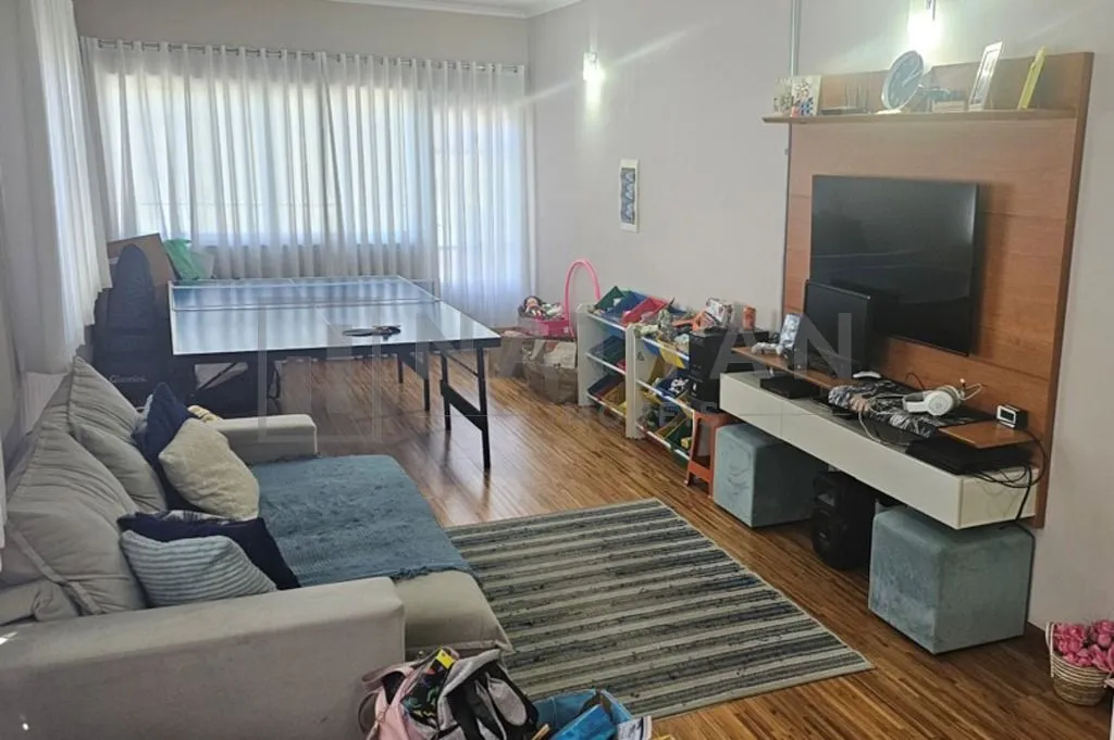 Imagem Sobrado à venda no Anália Franco com 320 m², 3 dormitórios e escritório independente