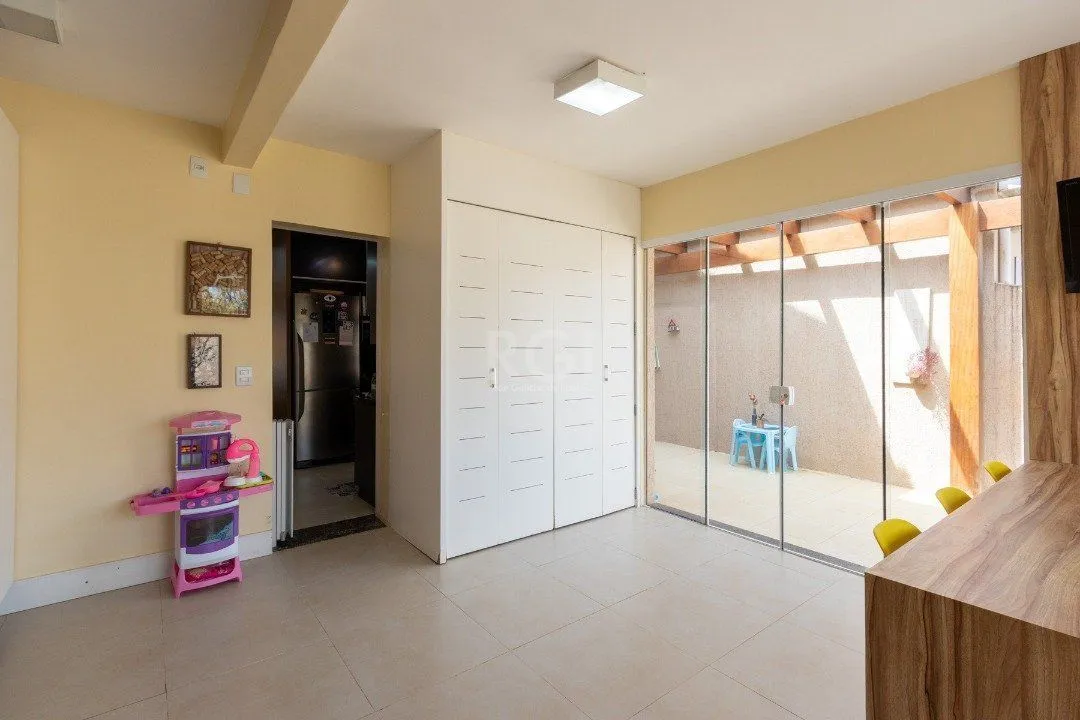 Imagem Casa Condominio para Venda - 102.9m², 3 dormitórios, sendo 1 suites, 2 vagas - Camaquã