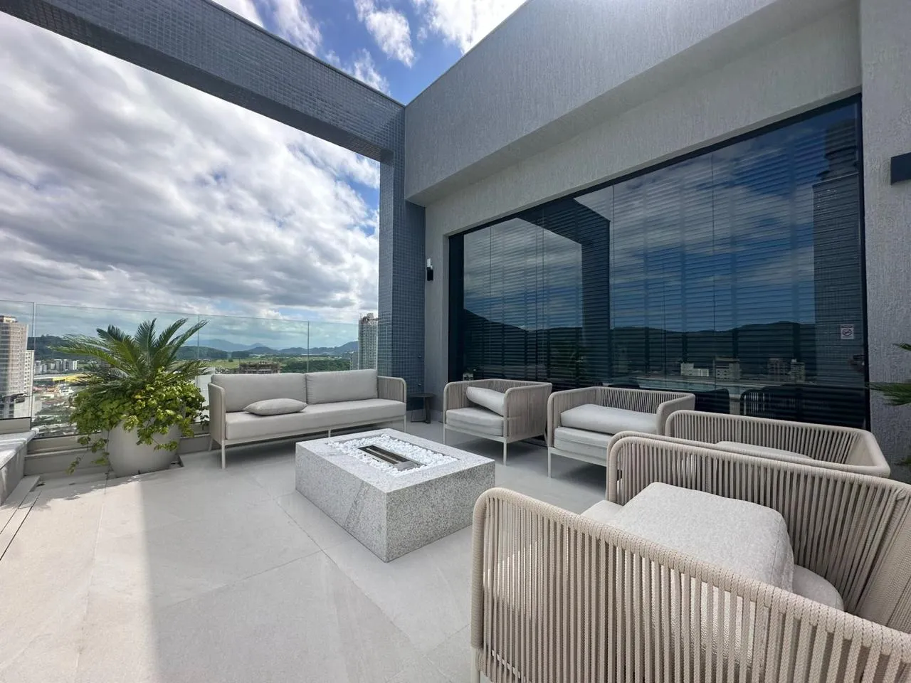 Imagem Apartamento com vista para o mar à venda com 88m2 por R$ 1.600.000,00