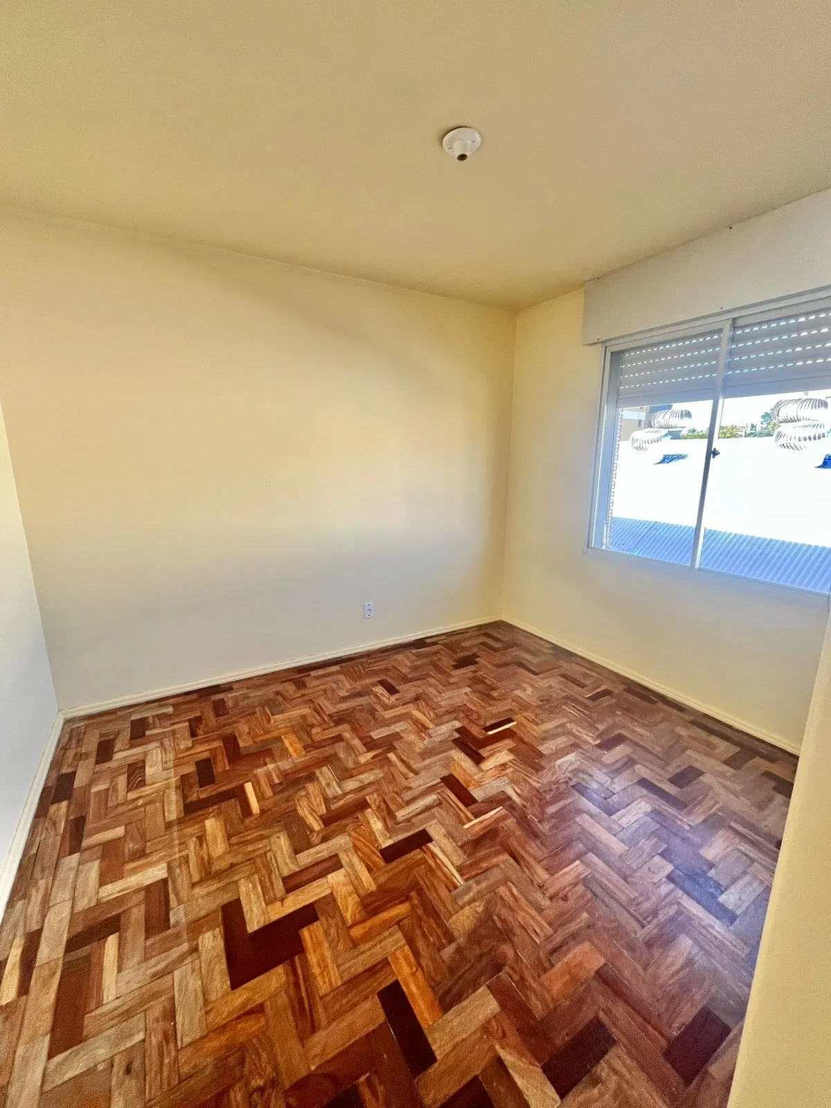 Imagem 02 dorm, 73 m², sol da tarde, com vaga, dep e banho aux, no Passo da Areia