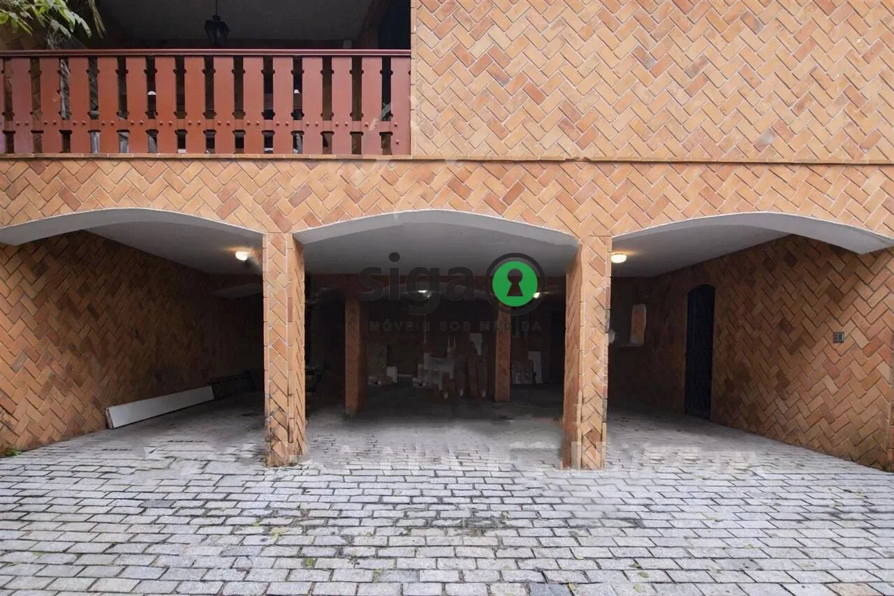 Imagem Casa a venda de 700 metros 6 dormitórios sendo 4 suítes 4 salas 9 vagas no Guedala