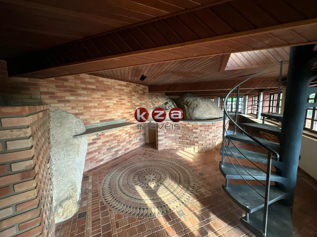 Imagem Espetacular Mansão à Venda em Vinhedo-SP: 14 Quartos, 10 Suítes, 9 Salas, 12 Banheiros, 20 Vagas de Garagem, 2.100m² de Área.