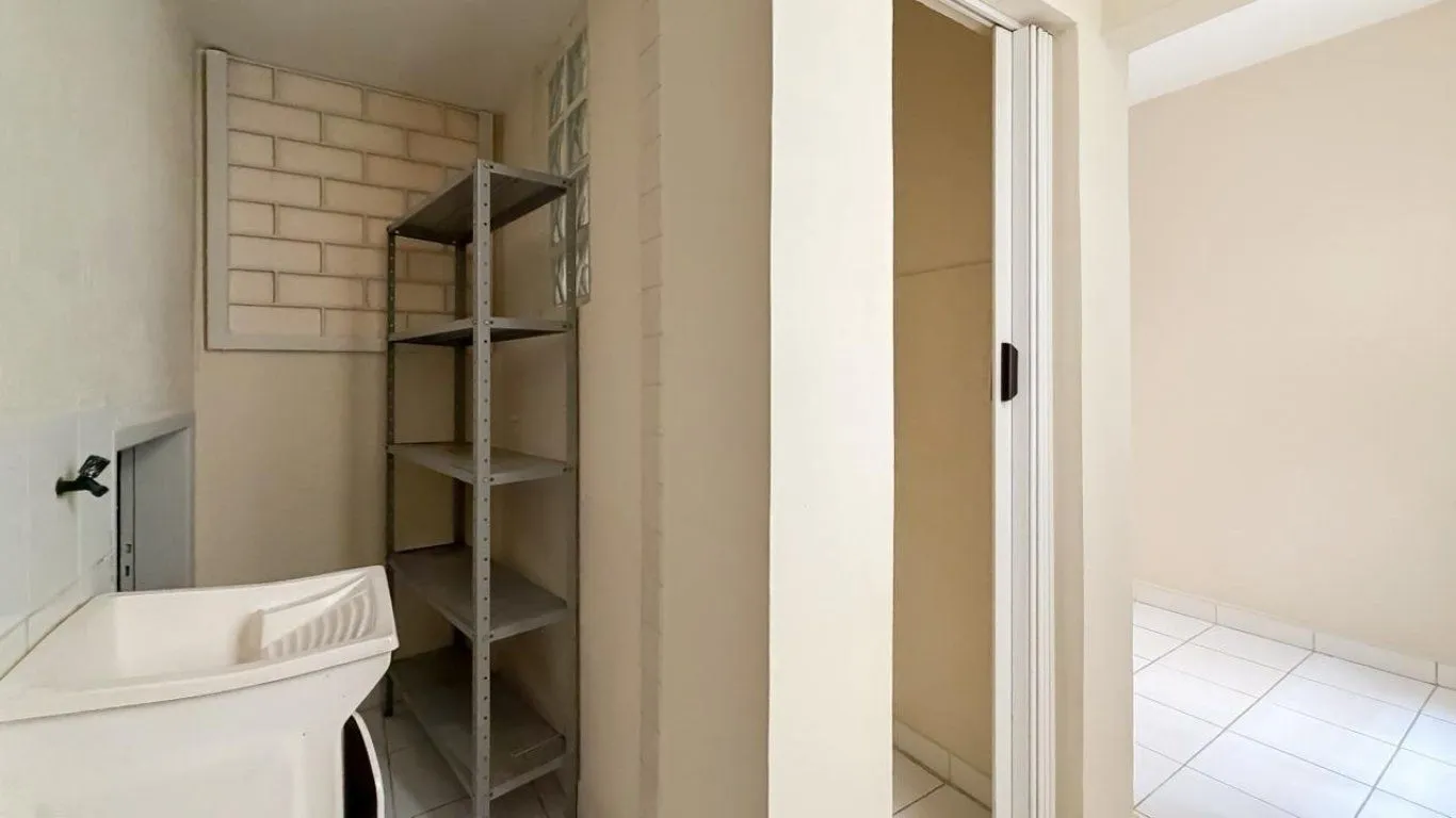 Imagem Apartamento com 2 quartos e 77m² à venda em Bom Fim, Porto Alegre. Rua Tomaz Flores, Bom Fim, Porto Alegre