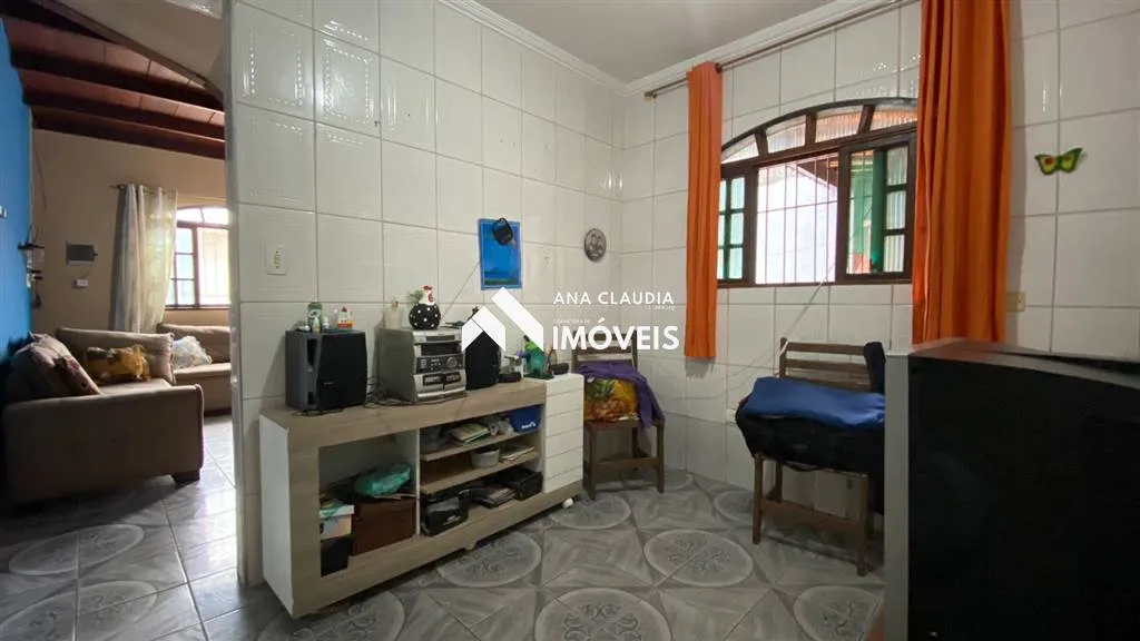 Imagem Casa a venda em Mongaguá litoral de São Paulo, ótima localização próxima a comércios da região casa de praia com jeitinho de interior.