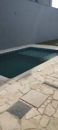Imagem Casas Térreas com Piscina à Venda por 750 mil C/108 m²