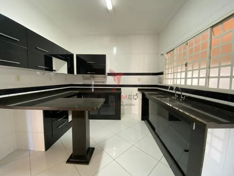 Imagem Casa 4 dormitórios 3 suítes 214m² Vila Paraiba Guaratingueta/SP