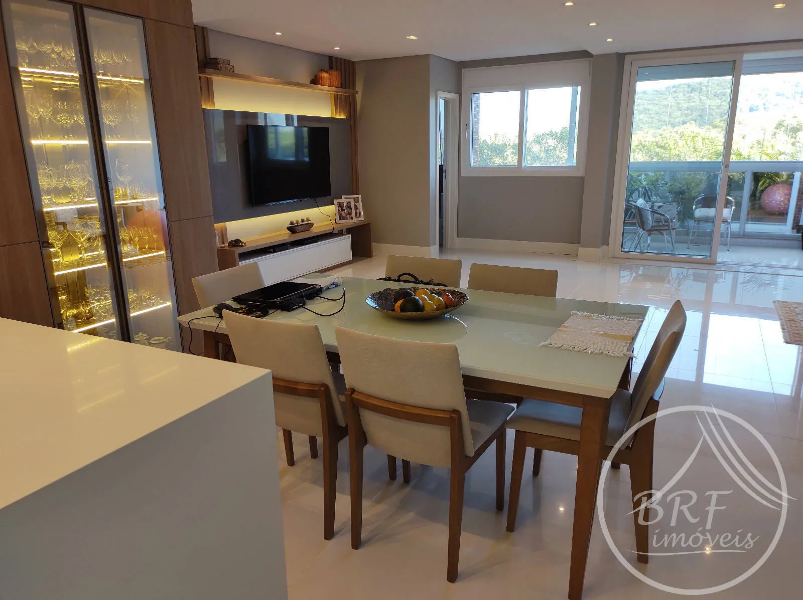 Imagem JURERÊ INTERNACIONAL- REQUINTADO E ESPAÇOSO APTO. 3 SUÍTES/3 VAGAS + H.BOX