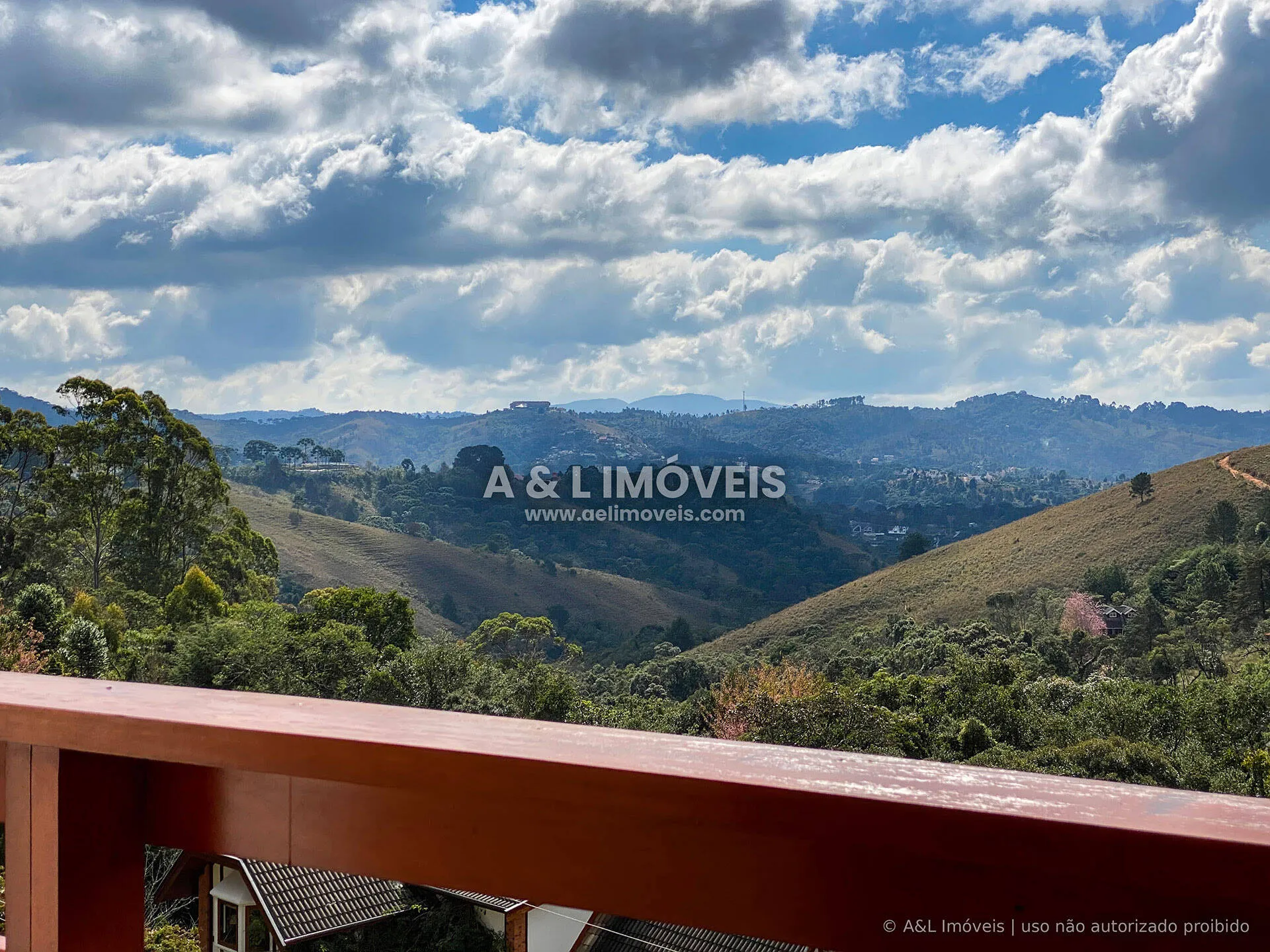 Imagem Duplex à venda em Campos do Jordão com 4 suítes e 232 m²