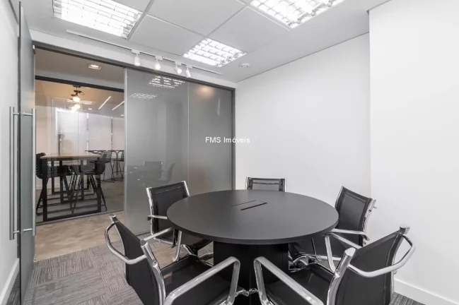 Imagem Conjunto Comercial de Alto Padrão mobiliado 330 m2 com 4 Salas e 5 Vagas de Garagem no Brooklin, São Paulo - SP!