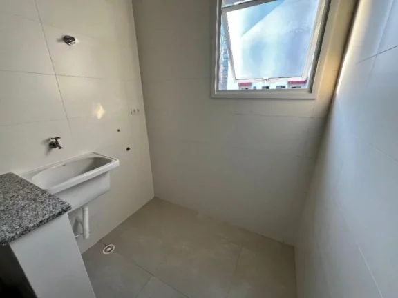 Imagem EXCELENTE OPORTUNIDADE! Apartamento no canto do forte com 2 dormitórios e suíte!
