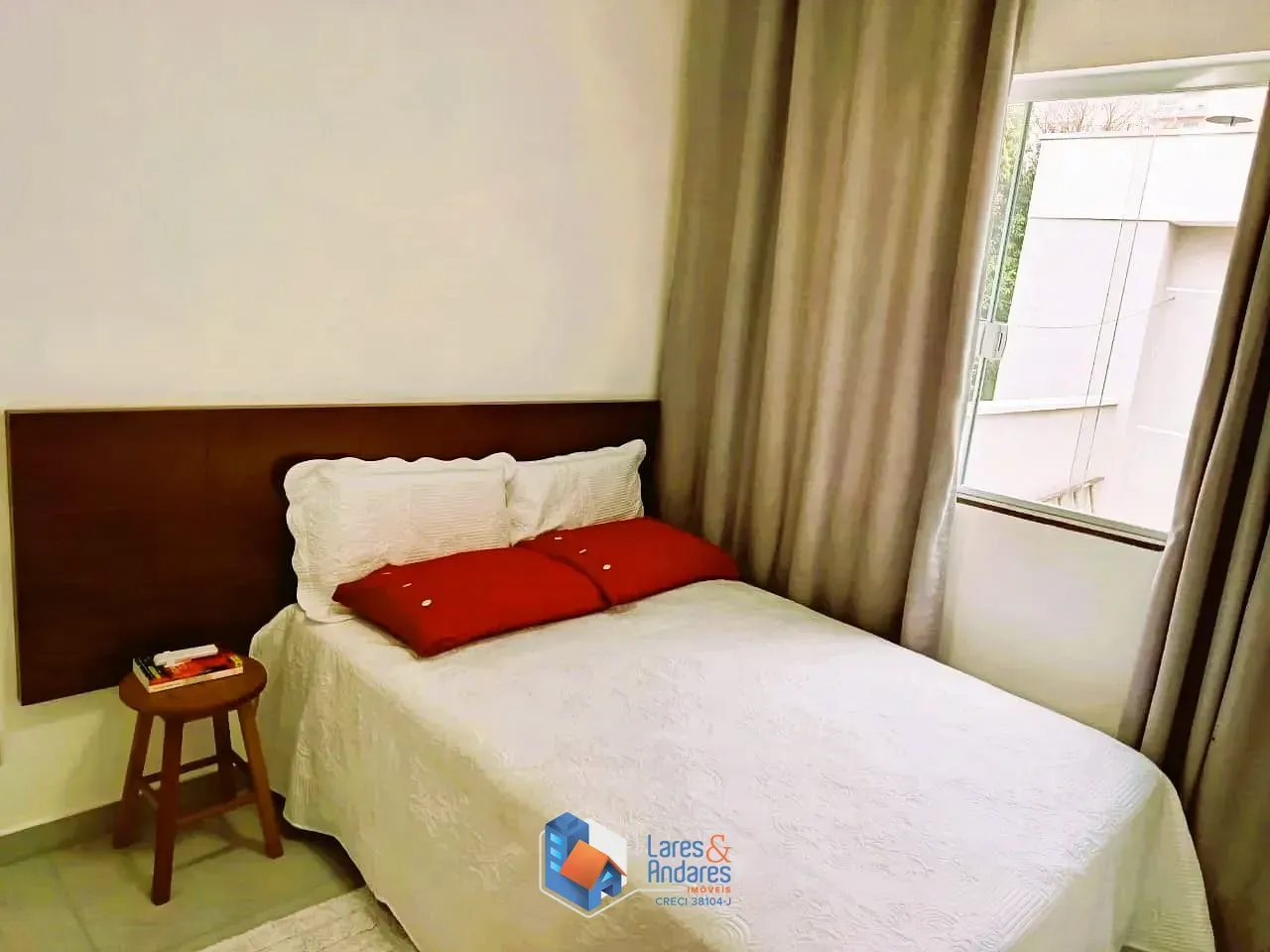 Imagem SOBRADO IMPECÁVEL À VENDA COM 250 M², 3 DORMS (1 SUÍTE), COZINHA INTEGRADA COM ÁREA GOURMET, MÓVEIS PLANEJADOS E 2 VGS - VILA PRUDENTE, SÃO PAULO, SP.