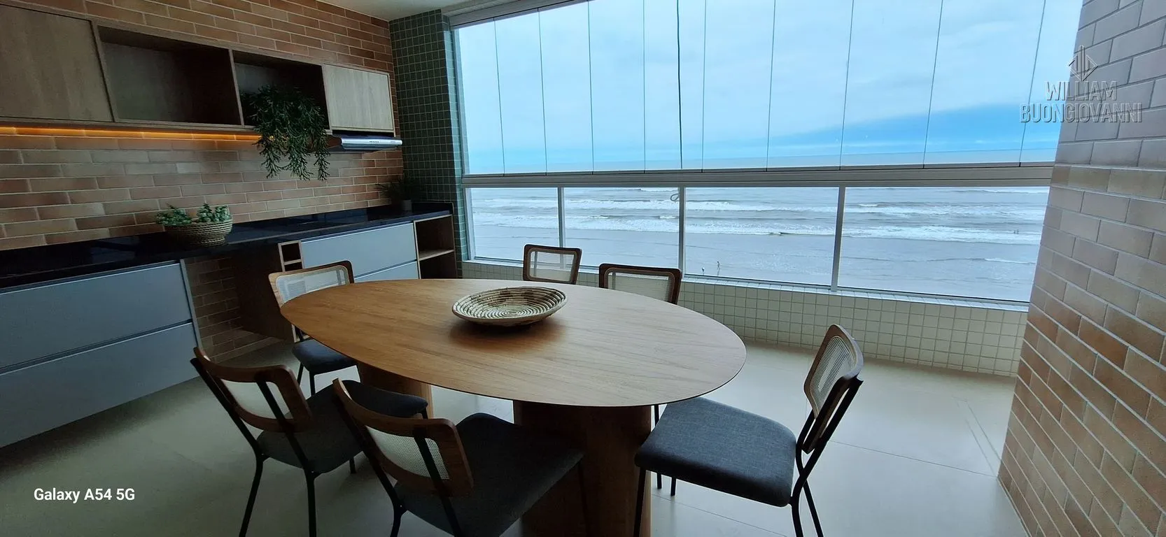 Imagem Apartamento 3 dormitórios sendo 1 suíte + lavabo frente mar em Mongaguá