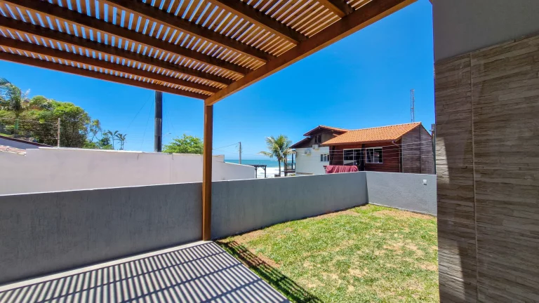 Imagem Espetacular Casa à Venda na Praia do Siriú em Garopaba: Seu Paraíso à Beira-Mar!