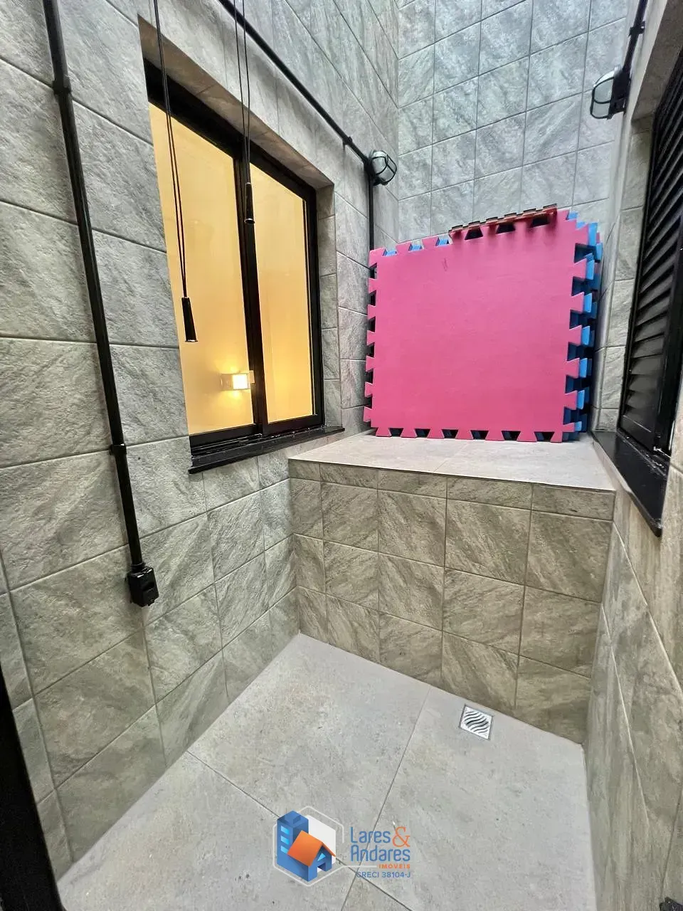 Imagem Sobrado para venda em Parque São Domingos com 3 quartos, sendo 1 suíte, 96m²