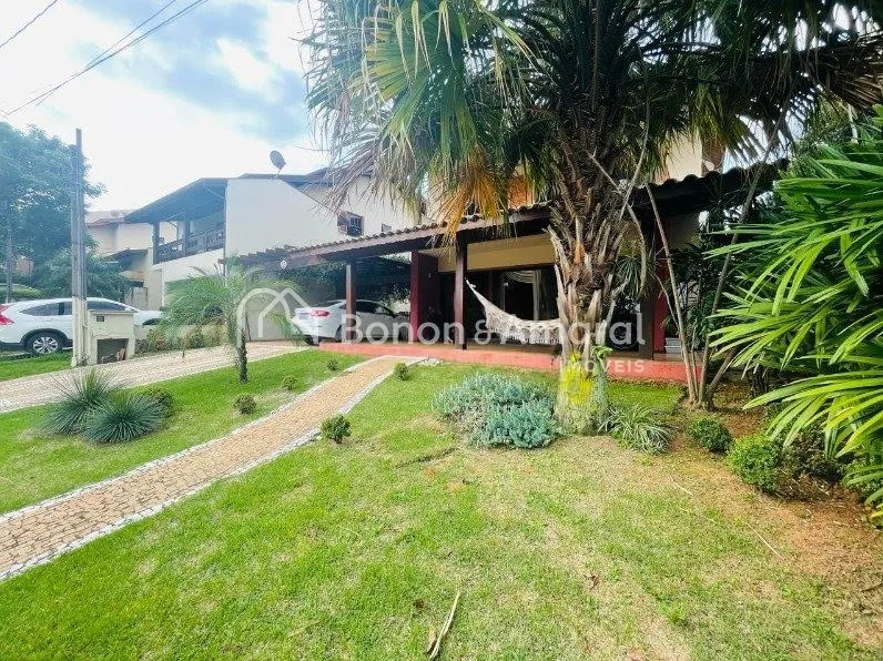 Imagem Casa Espaçosa e Confortável à Venda no Condomínio Vivenda das Quaresmeiras, em Valinhos