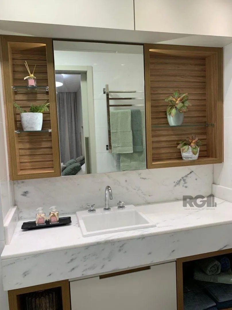 Imagem Apartamento belíssimo de 02 dormitórios com garagem coberta.