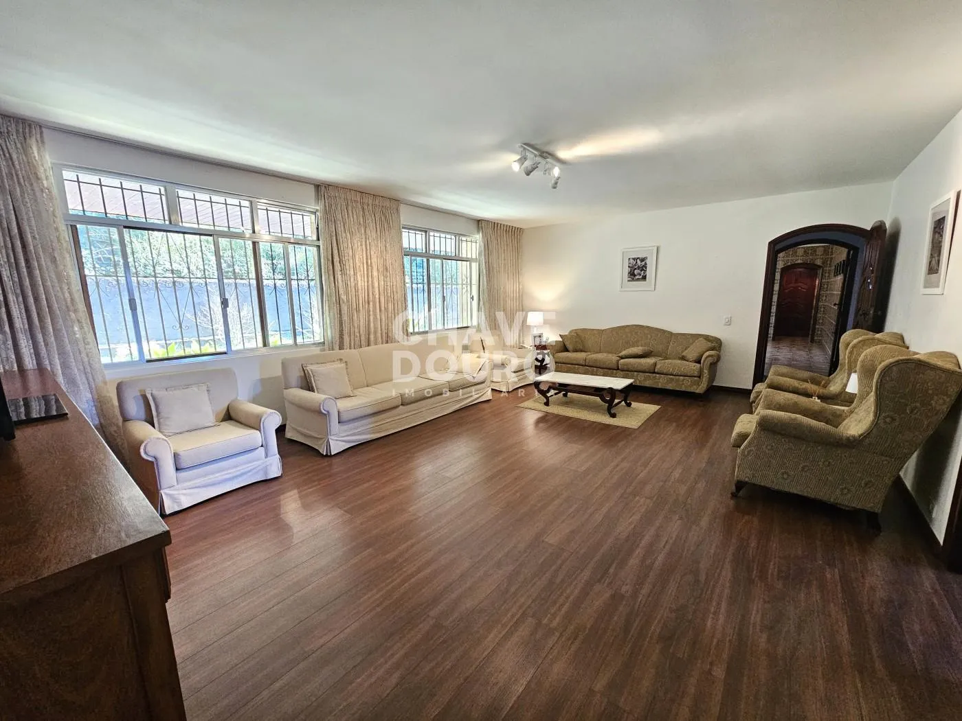 Imagem Viva o Luxo com Vistas Deslumbrantes: Propriedade Única de 733m² em Teresópolis