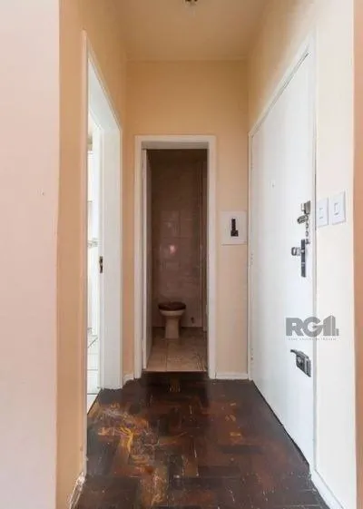 Imagem Apartamento no bairro Floresta de 2 dormitórios dependência e vaga DESOCUPADO