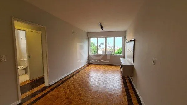 Imagem Apartamento 02 dormitórios com dependência e duas vagas no bairro São João.