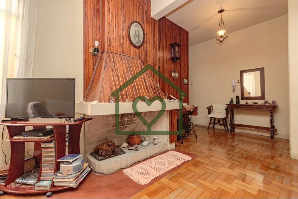 Aproveite a oportunidade de adquirir este espaÃ§oso apartamento Ã  venda em Porto Alegre, no coraÃ§Ã...
