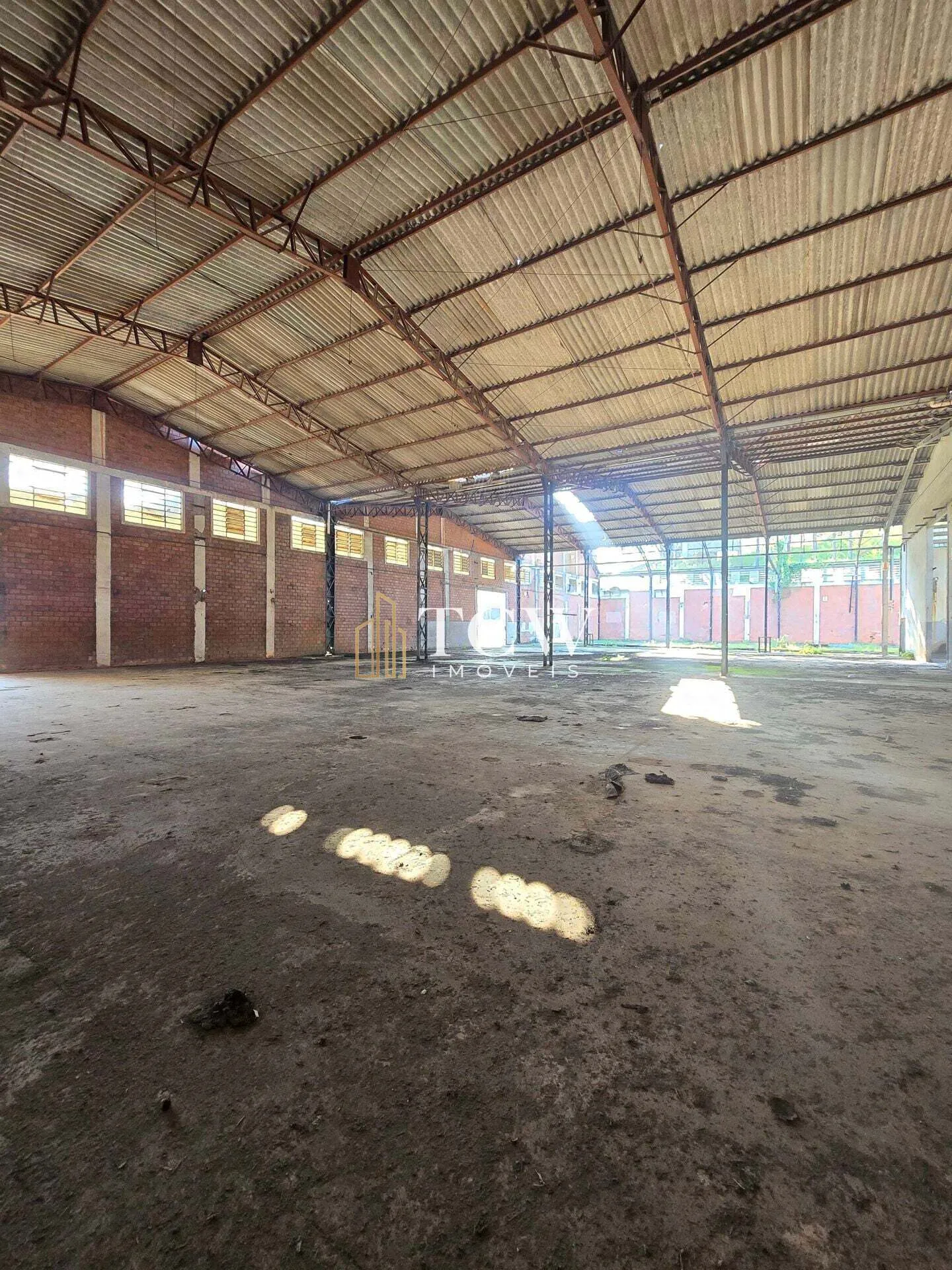 Imagem Galpão Industrial e Logístico à Venda em Itaquaquecetuba | 5.500 m² | São Paulo/SP