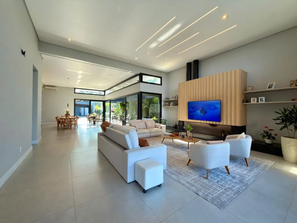 Imagem Casa em Condominio 6 Dormitórios - Bairro --