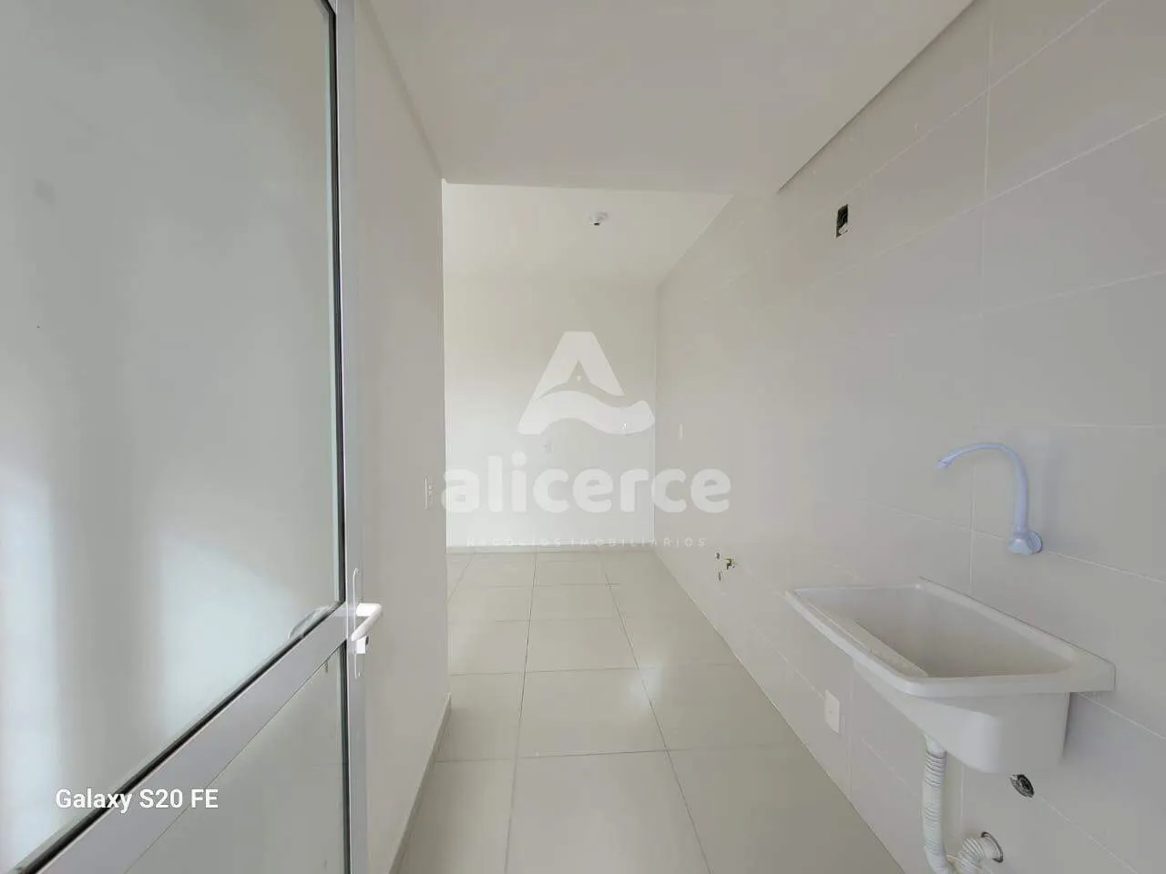 Imagem Apartamento á venda com 02 Dormitórios em Areias - São José -SC.