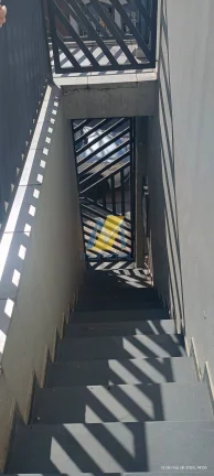 Imagem Casa Imponente com 2 Dormitórios, sacada ampla.