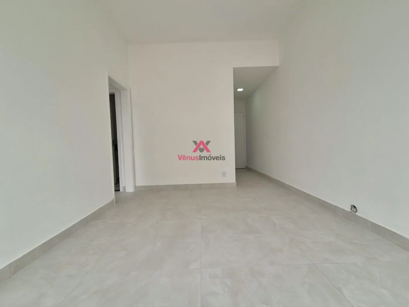 Imagem Apartamento para Venda em Rio de Janeiro, Leme, 2 dormitórios, 1 banheiro, 1 vaga