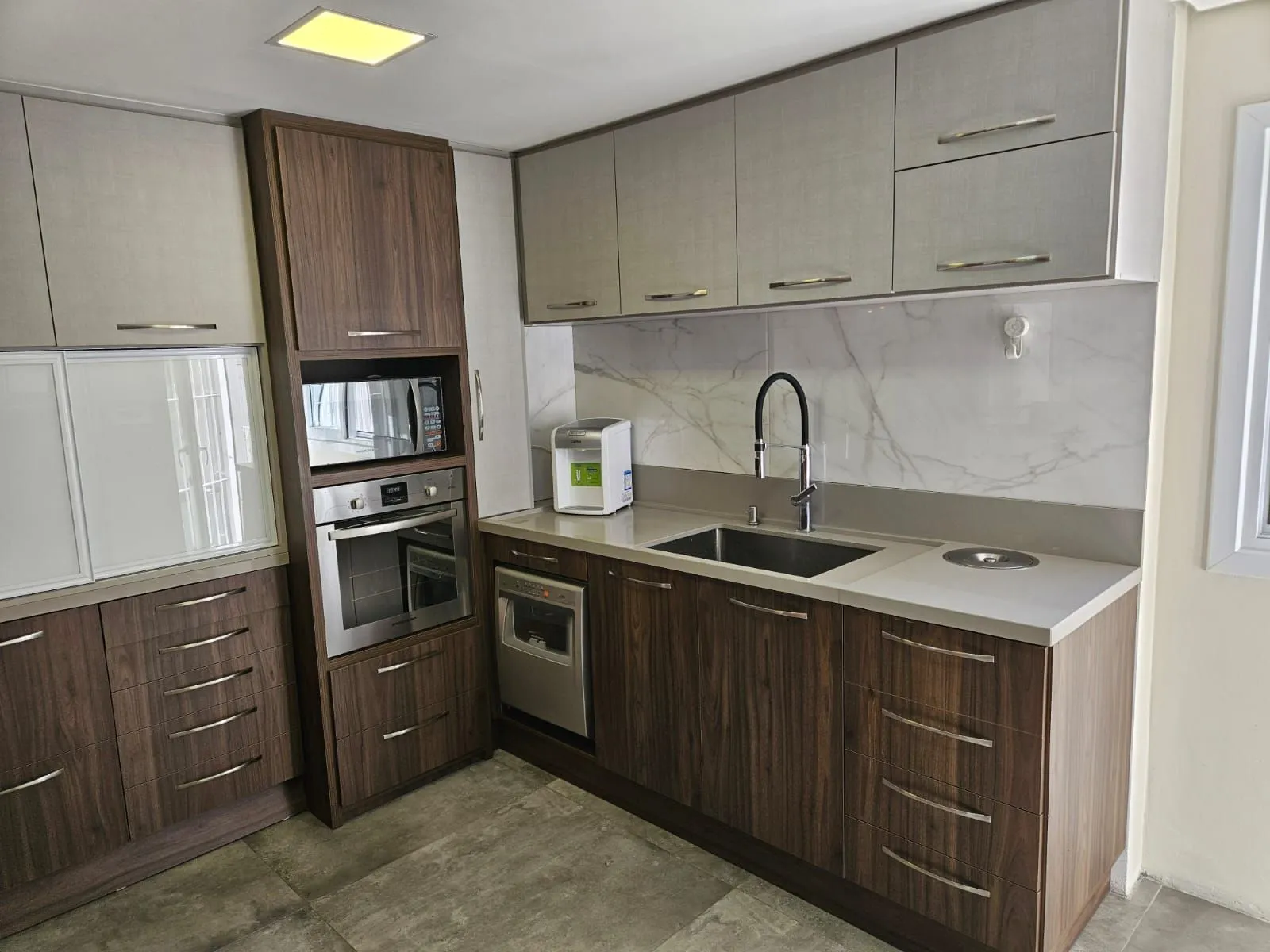 Imagem Casa em Condomínio, 03 dormitórios 04 Vagas, 229m² na Tristeza, Porto Alegre, RS!!
