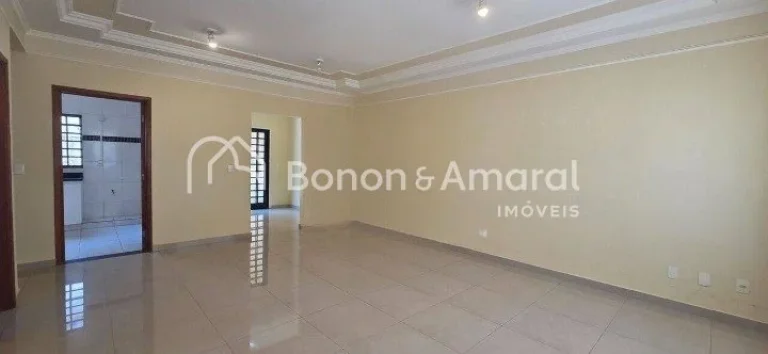 Imagem Localizada em um tranquilo bolsão residencial, com terreno plano e posição estratégica, este sob...