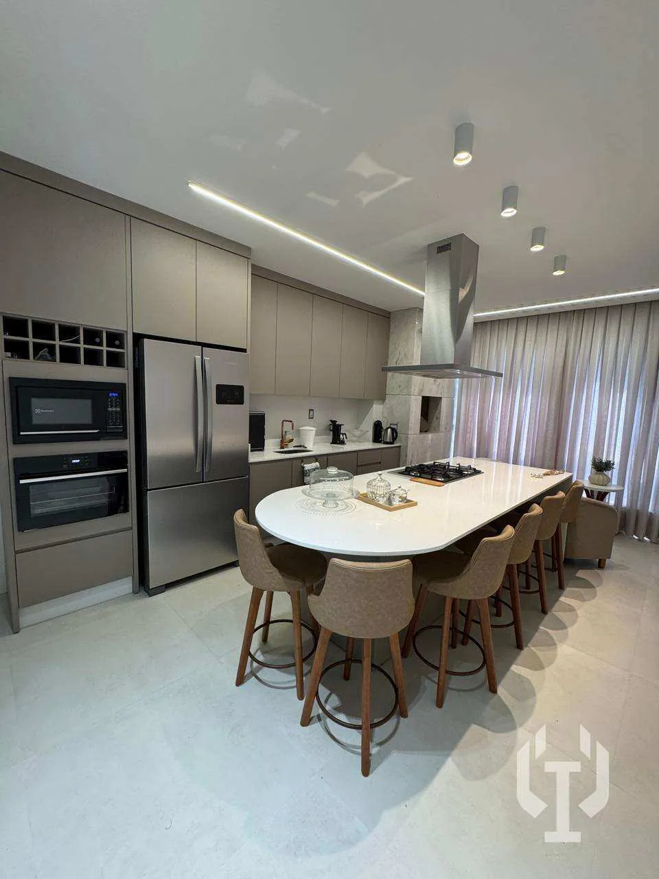 Foto do imóvel Apartamento para alugar em Itapema, Meia praia, com 4 quartos, 180m2