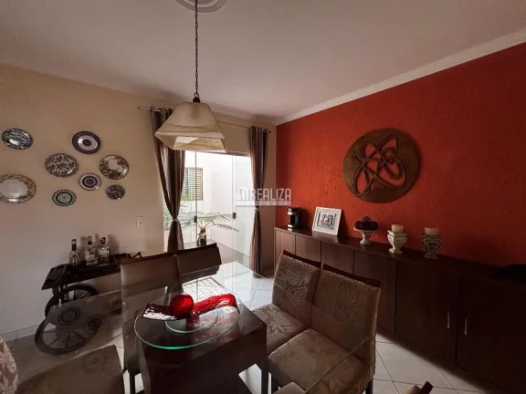 Imagem Casa à venda no bairro Estados Unidos em Uberaba - 3 dormitórios, 2 suítes, 3 garagens