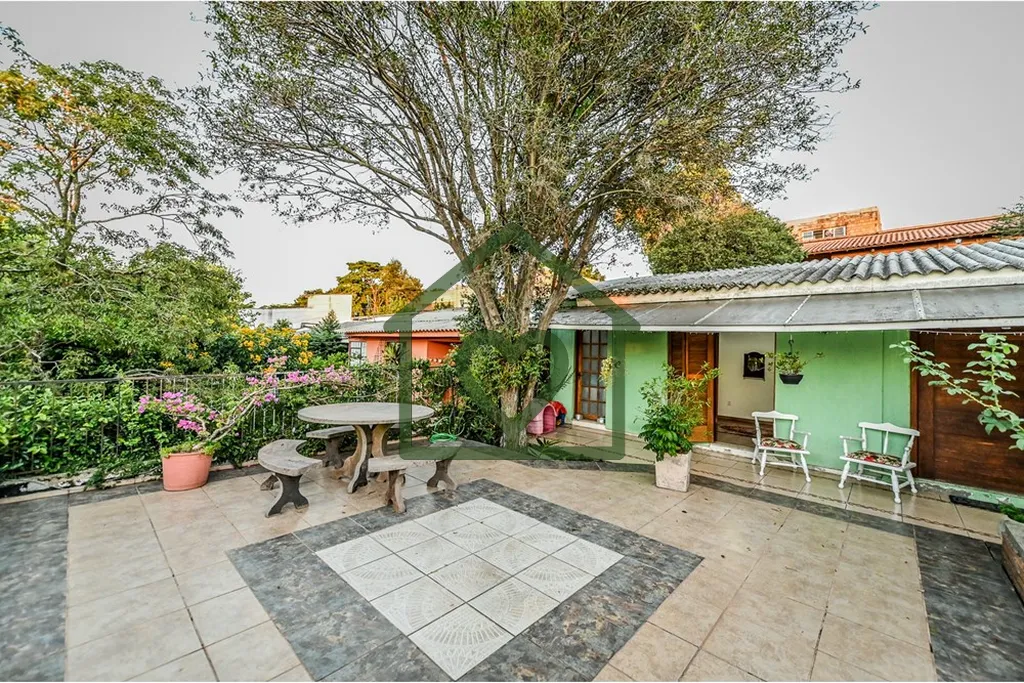 Imagem Descubra o lar dos seus sonhos nesta excepcional casa de condomínio à venda em Porto Alegre, RS. S...