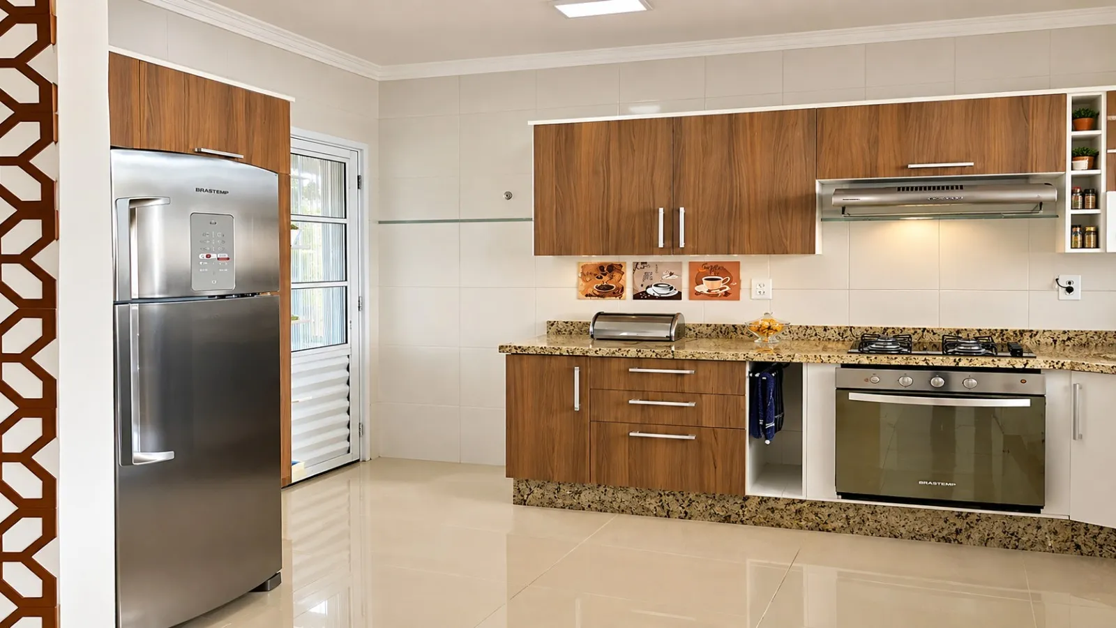 Imagem Casa térrea com energia solar, 3 dormitórios e ar-condicionado em todos os ambientes no Horto Florestal II