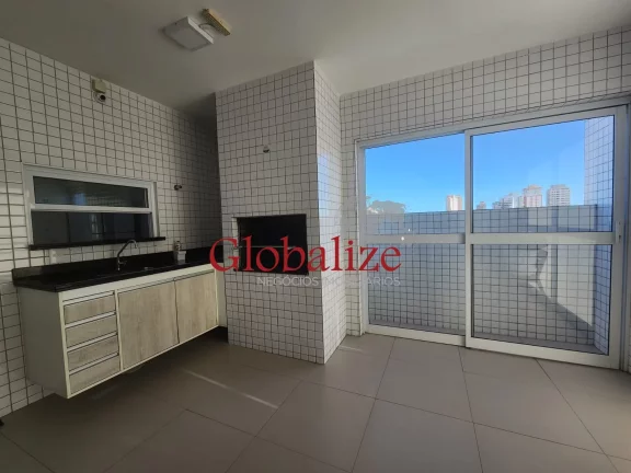 Imagem Apartamento à venda no Bairro Embaré, com 2 dormitórios, 1 vaga em Santos por R$ 680.000,00