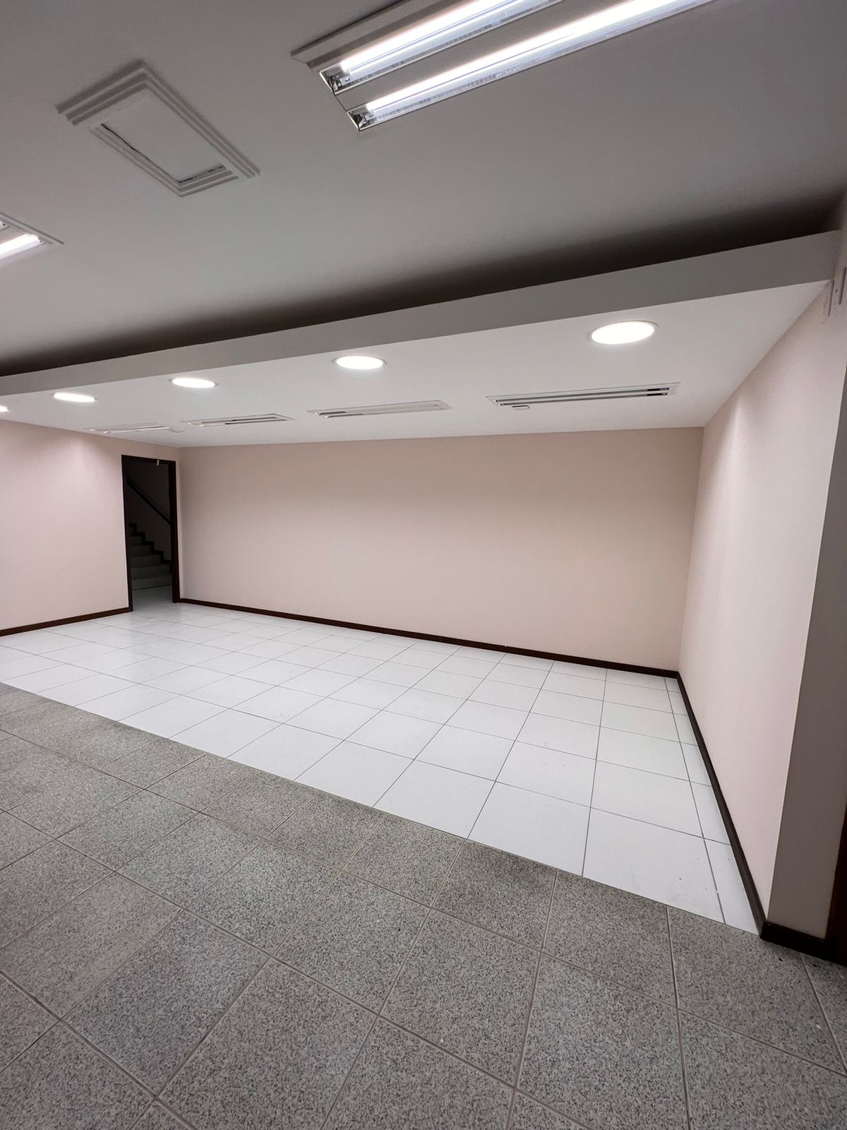 Sala Comercial à Venda, 656 m² em Centro - Balneário Camboriú